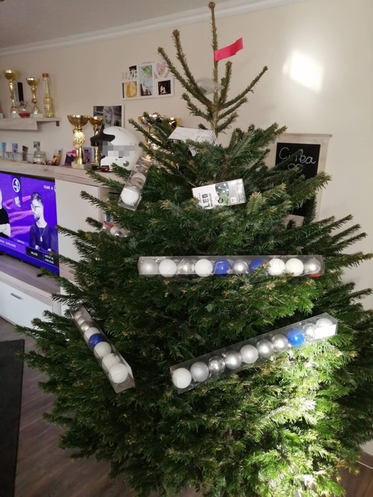 Sógorom vállalta, hogy idén ő díszíti a fát