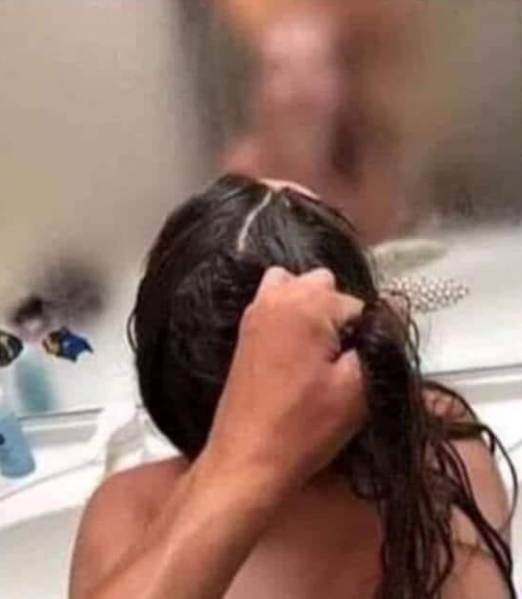 Amikor segítesz megcsinálni a barátnőd haját,