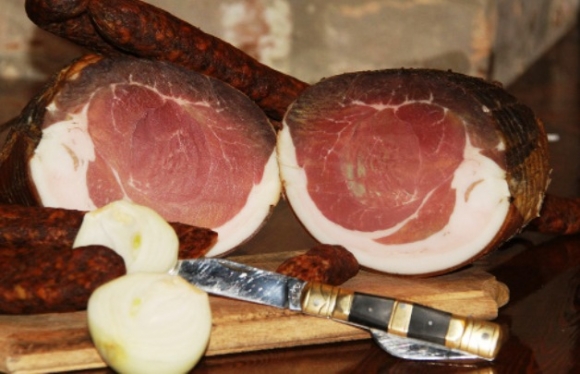 Amikor hó vége felé, már nincs pénz párizsira, ezért marad az egészségtelen, rákkeltő kaja...