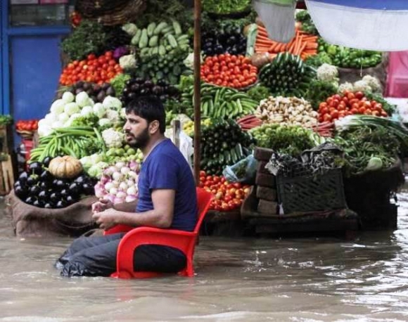 Egy kis áradás miatt, még nem zárhat be a bolt