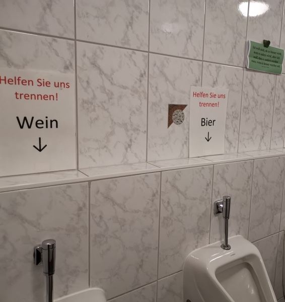 Szelektív gyűjtés egy német kocsma WC-jében