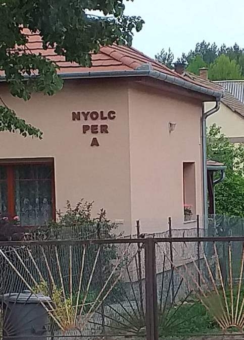 8/A - Kicsit másképp