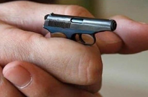 Csak semmi cicó, nálam van a stukker!