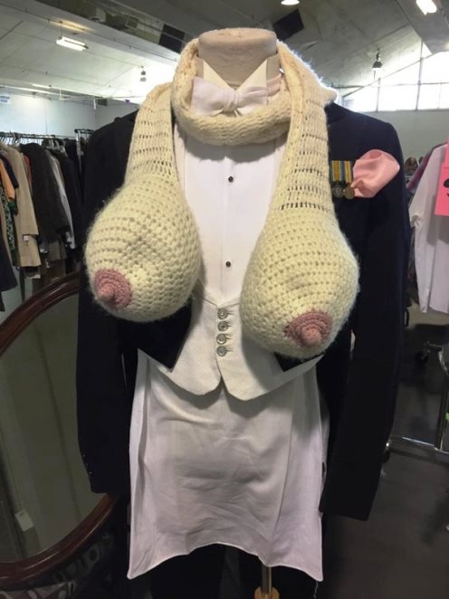 A nagyi mostanában érdekes dolgokat kötöget