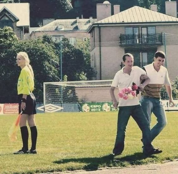 Emberünk szerelmes lett a partjelző csajba