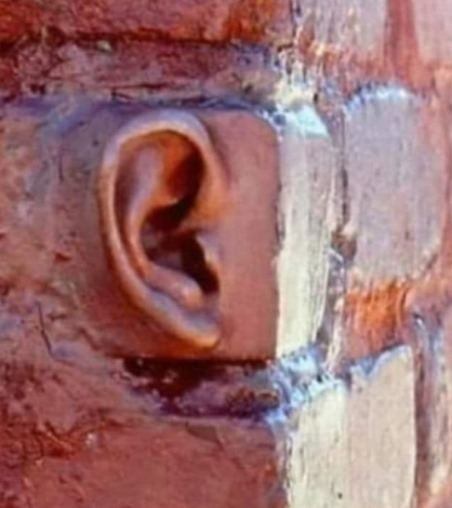 Errefelé még a falnak is füle van