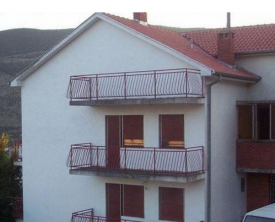 Azt kérte az építtető, hogy legyen sok erkély a házon...