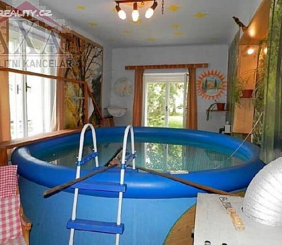 Amikor új értelmet nyer a szó : Beltéri medence