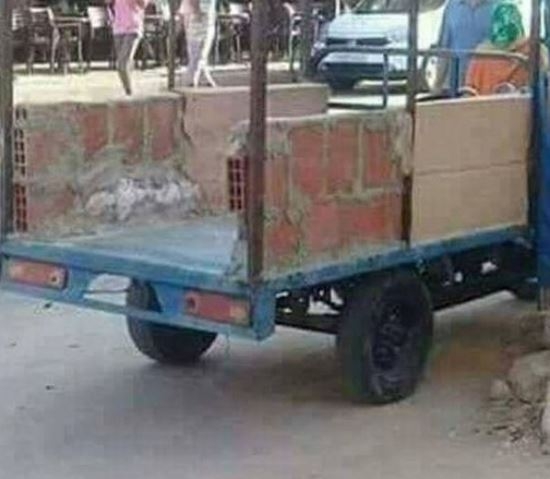 A kőműves kisteherautója