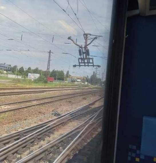 Amikor már az áramszedő alól is késik a vonat