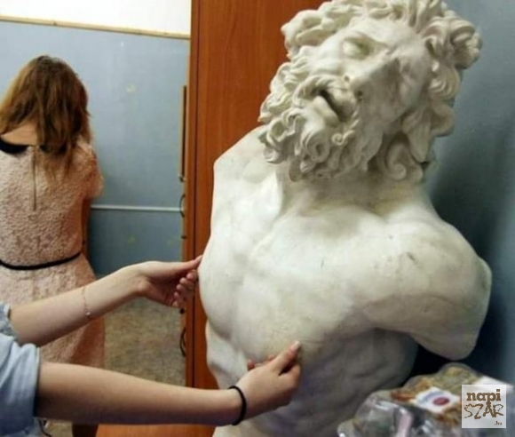 Megtekergette kicsit a bimbókat