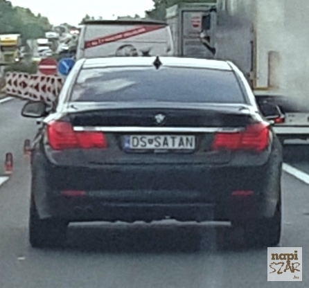 Eközben az M1-es autópályán