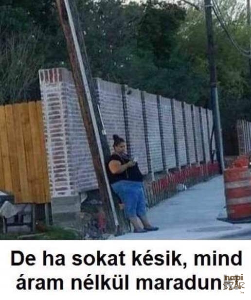 Fogalmam sincs, hogy kit vár...