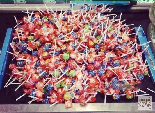 Örülhetett a pénztáros