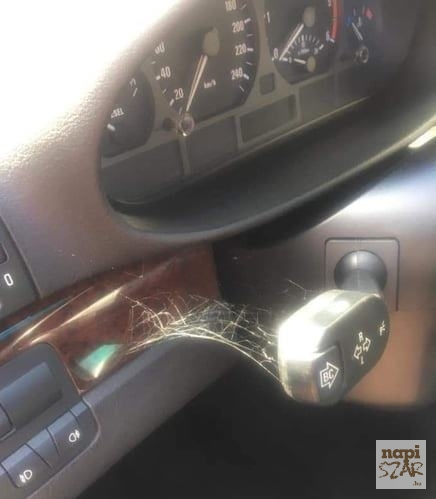 Egy átlagos BMW tulaj irányjelzője