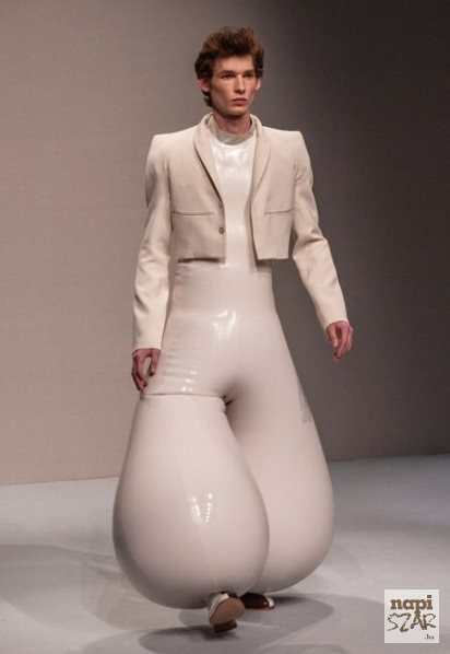 Soha ne egyél latexben babgulyást!