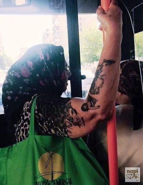 Jöjjön mamika, üljön le...