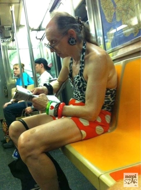 Álompasit fotóztak reggel a metrón