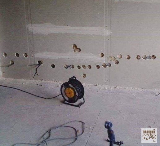 A tulaj nem tudta eldönteni, hogy hová szeretné a konnektort