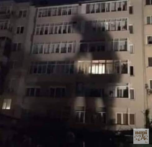 Biztos vagy benne, hogy senki nem lát?