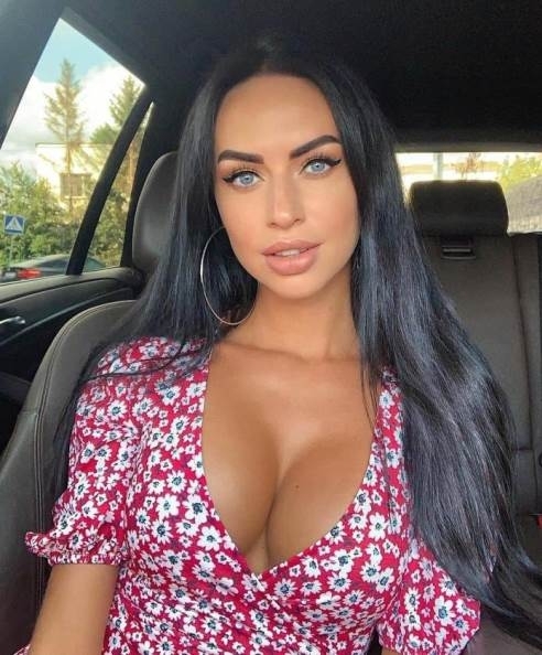 Bejönnek a fekete hajú csajok?