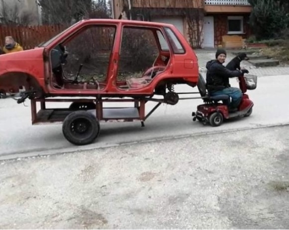 Ma Komárom utcáin járt a szállító