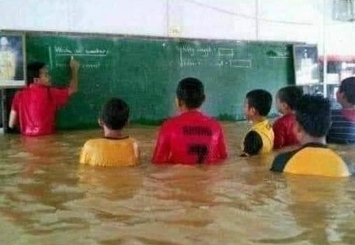 Aki nem tudja a választ, az leül!