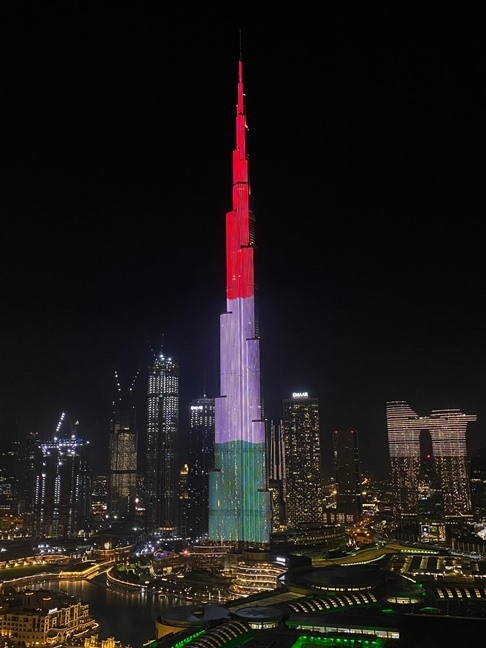 Márc.15. - Piros-fehér-zöldben pompázott a Burdzs Kalifa, Dubajban