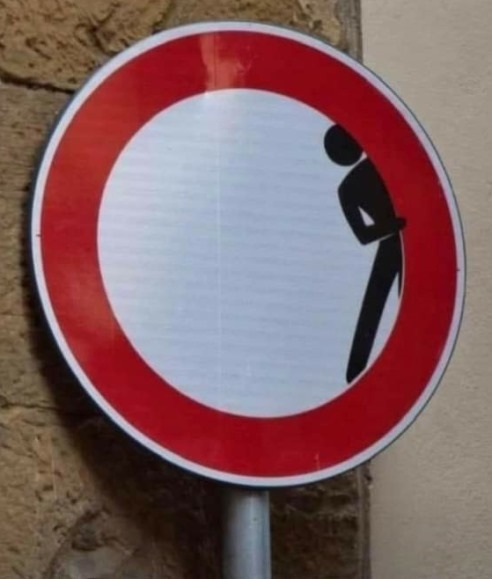 Közlekedési tábla kijárási tilalom idejére