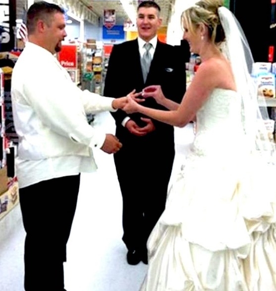 Amikor minden zárva van, kivéve a boltokat