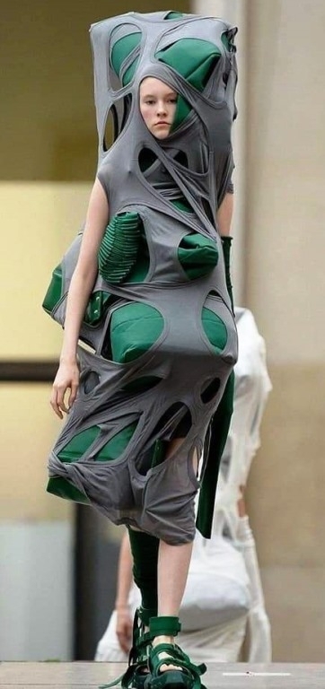 Te meg minek öltöztél kislányom?