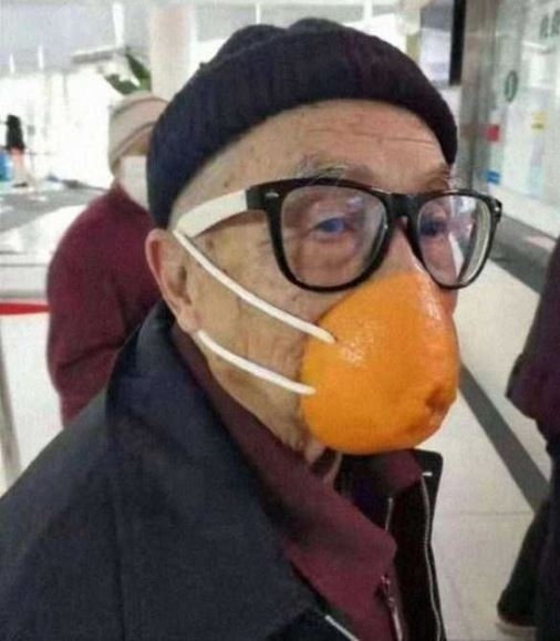 Utcán már nem, de zárt térben még kell a maszk