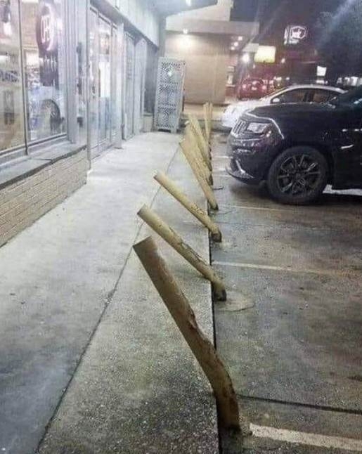 Parkoló egy amerikai italbolt előtt