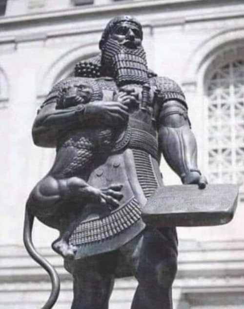 Amikor átveszed a pizzát, de nem akarod, hogy kiszökjön az ajtón a macskád