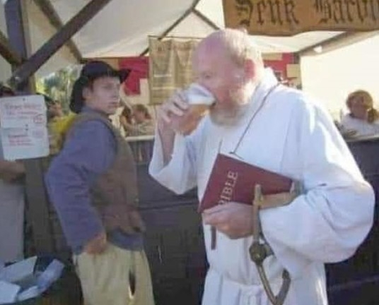 A helyi pap, miután meggyóntam neki 🙂