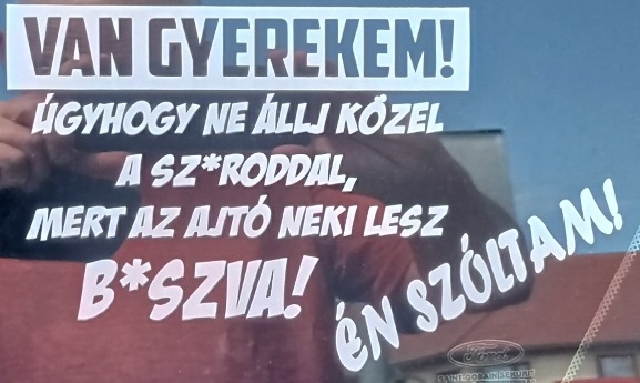 Vannak emberek, akik ilyen feliratot tesznek az autójukra