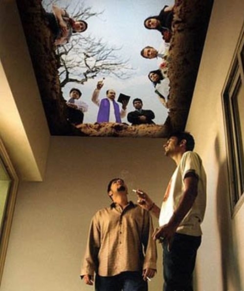 Bizarr mennyezet festés