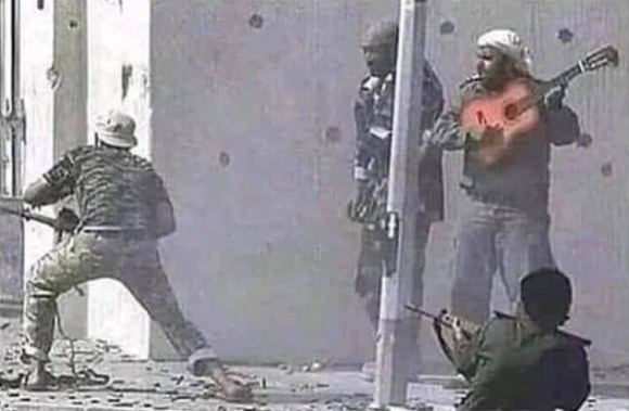 Amikor háború van, de küldenek egy számot speciálba, mert szülinapod van