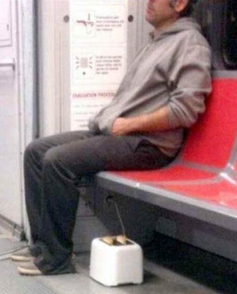 Eközben reggel a metrón