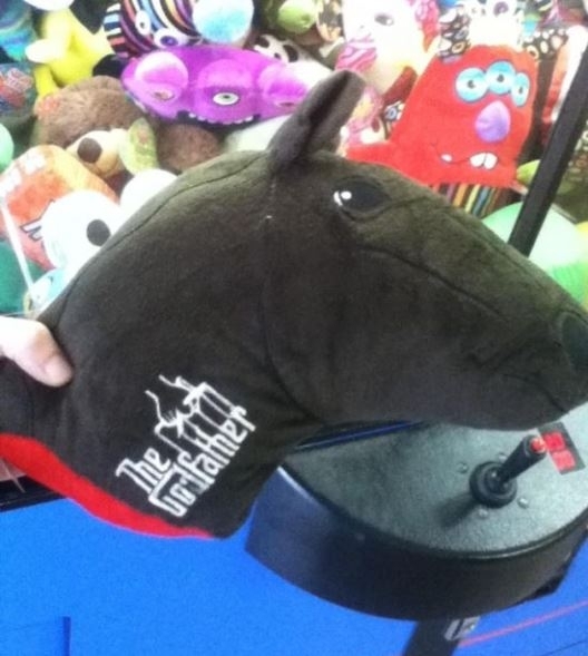 Bizarr plüss figura