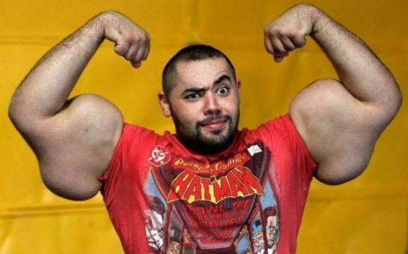 Páros bicepszpóz szemből