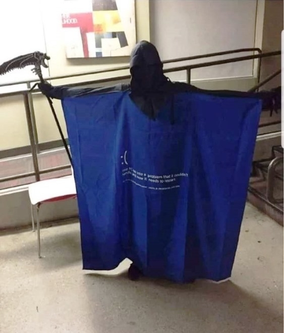 Testet öltött a kékhalál