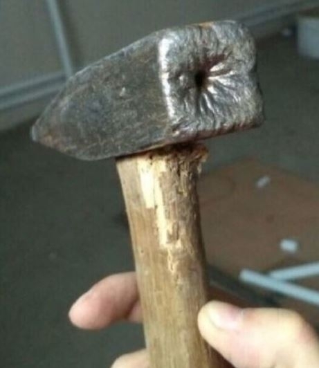 Amikor annyi szöget versz be, hogy segglyukká válik a szerszámod