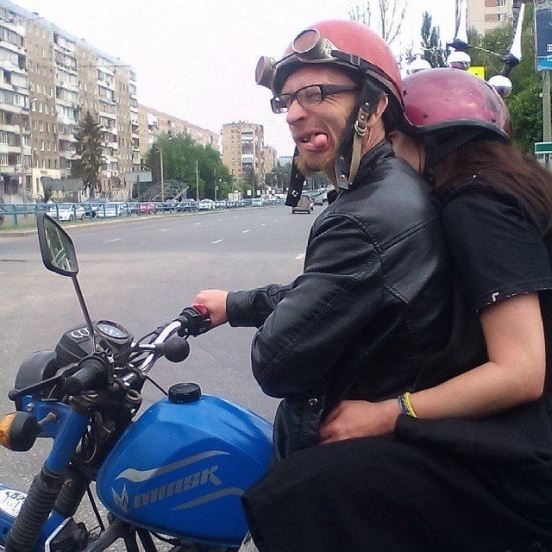 Mocival könnyebb csajozni