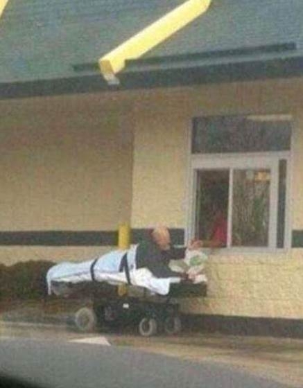 Nem ízlett neki a kórházi koszt