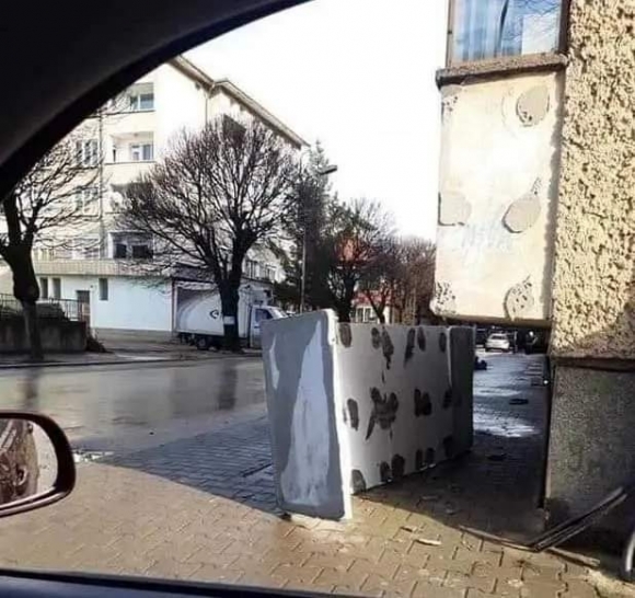 Főnök! Oda sem csavarozzuk?