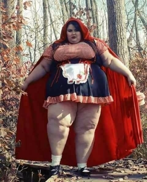 Szerintem ettől a Piroskától minden farkas megijedne