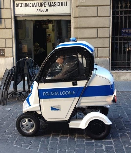 Ő ezzel üldözi a bűnözöket