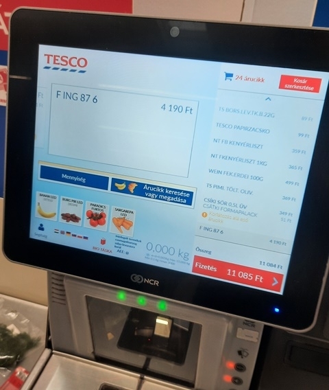 Eközben a Tescóban