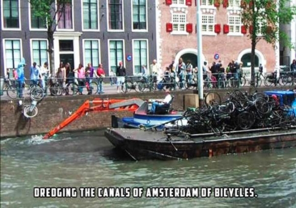 Tisztítják a folyót Amszterdamban